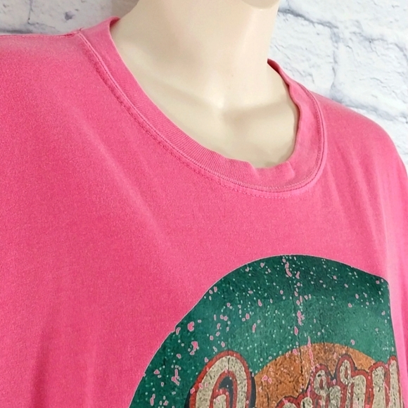 🔵BOGO FREE🔵  Barry Manilow T-Shirt Pink Graphic Short Sleeve Sz 2XL - Picture 3 of 5